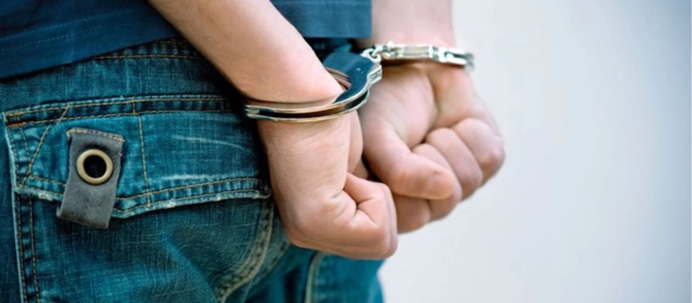 Περισσότερες από 50 συλλήψεις στα αεροδρόμια της Κρήτης για πλαστογραφία πιστοποιητικών εγγράφων